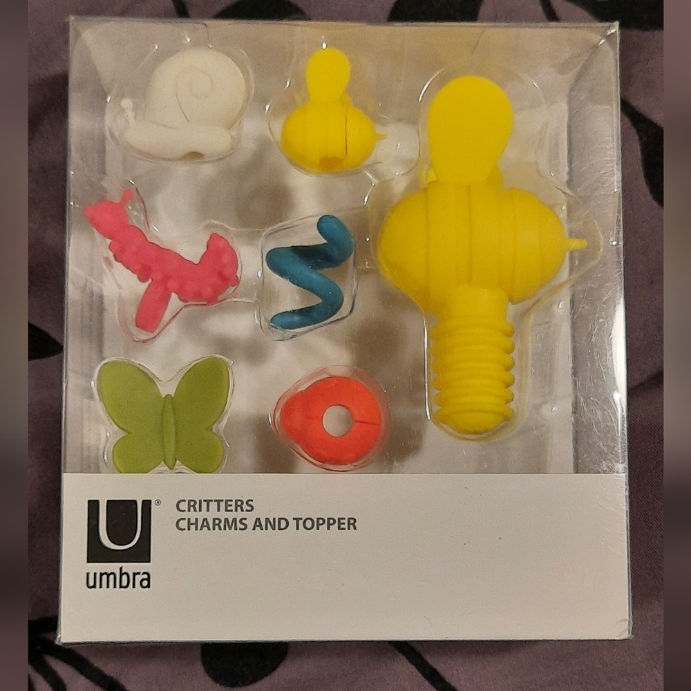 Umbra 7-piece wine bottle stopper and charms